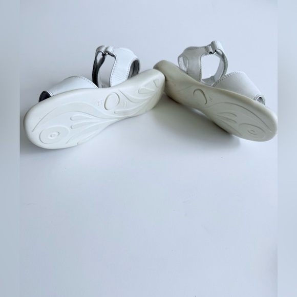 Buckle My Shoe Liris White Floral Embroidered Sandals Silver Leather London New - Picture 10 of 11